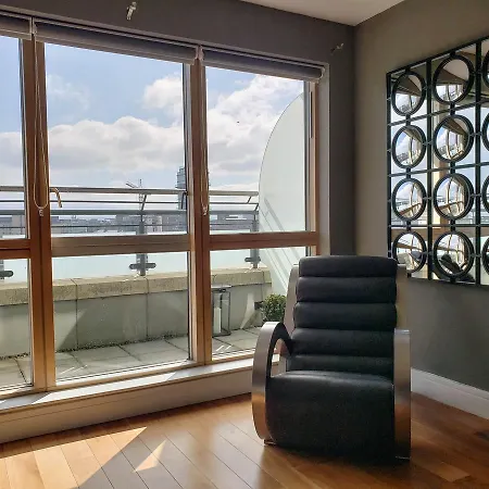 Overlooking Canal 2 Bedroom Dublin