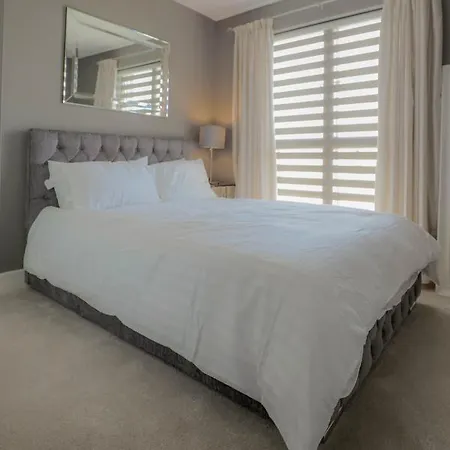 Overlooking Canal 2 Bedroom Apartment